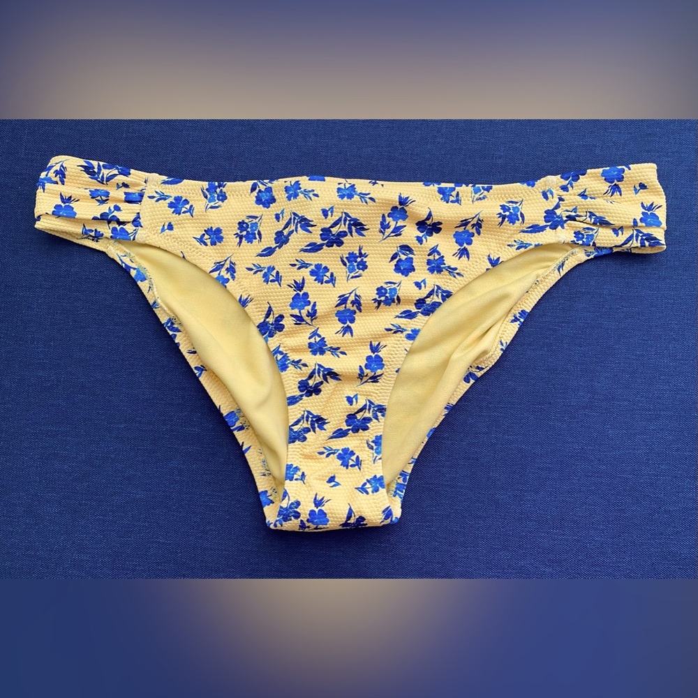 (SOLD) NWT Jessica Simpson Women’s Bikini Bottoms, Size Medium